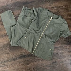 Januu Army Green with zipper detail scrub set